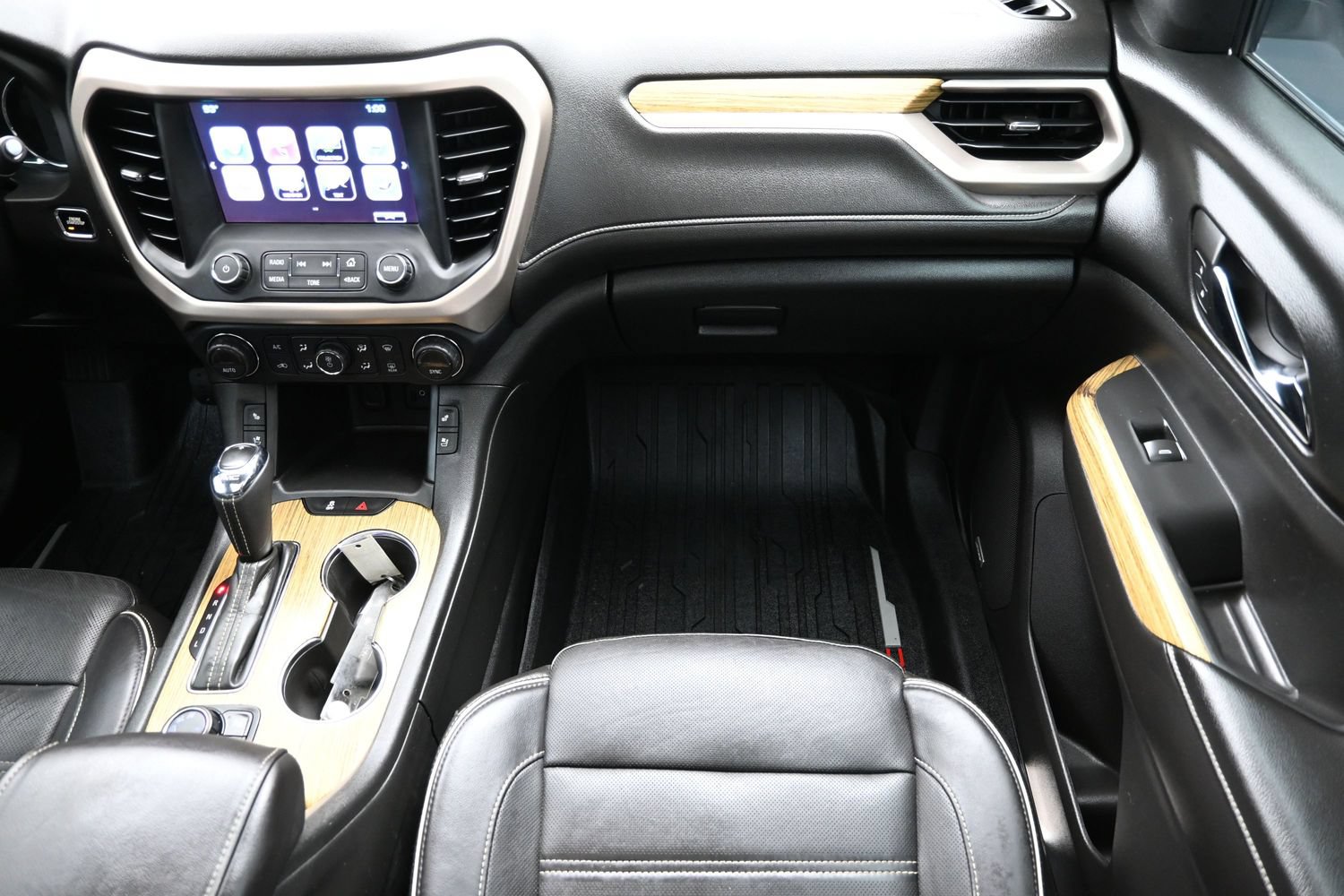 Used 2017 GMC Acadia Denali w/ Technology Package FWD image 38