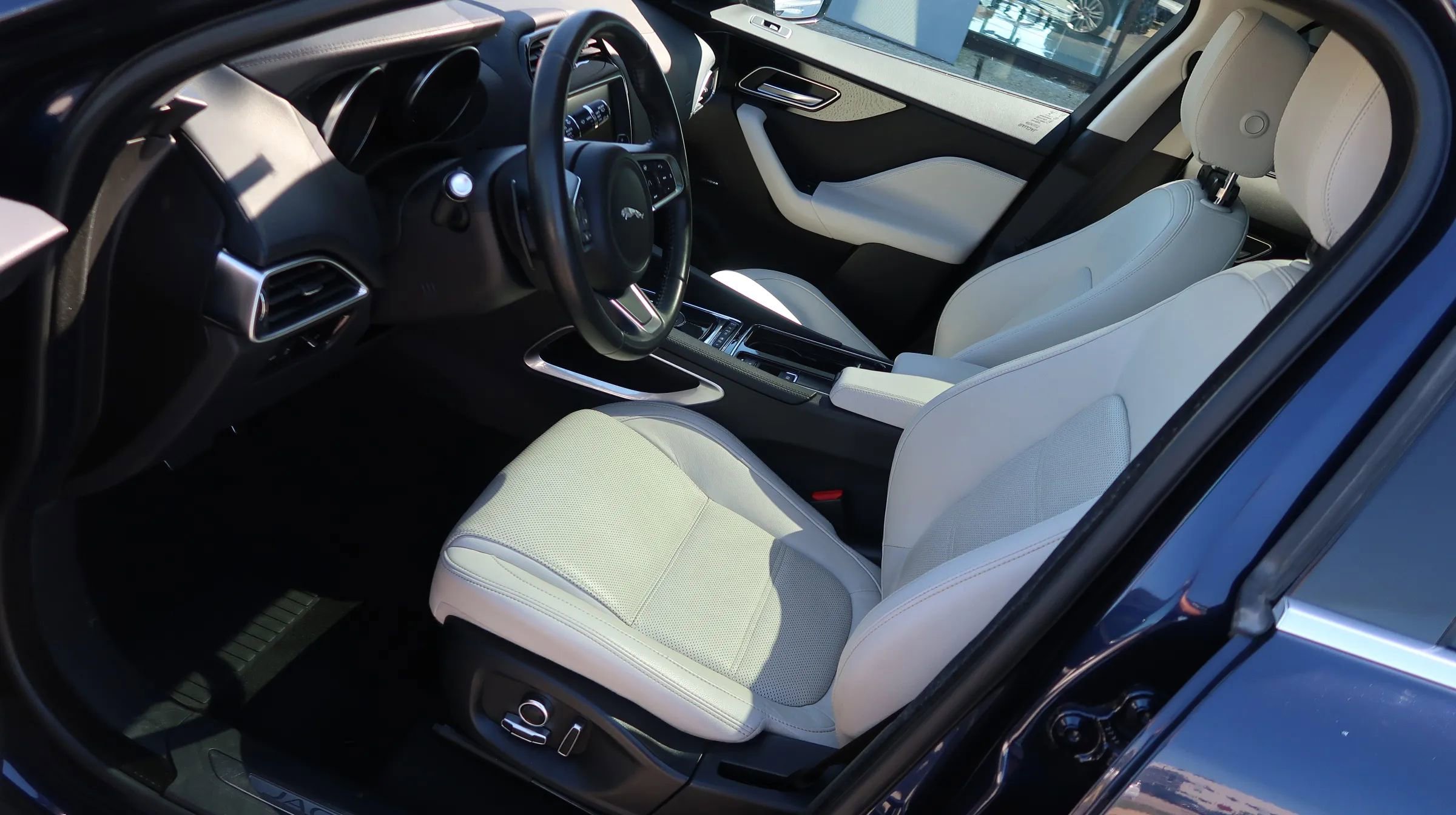 Used 2019 Jaguar F-PACE Prestige AWD/4WD image 5