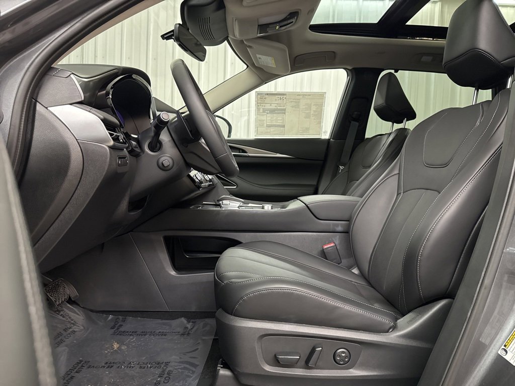New 2026 INFINITI QX60 Luxe w/ Family Package image 14
