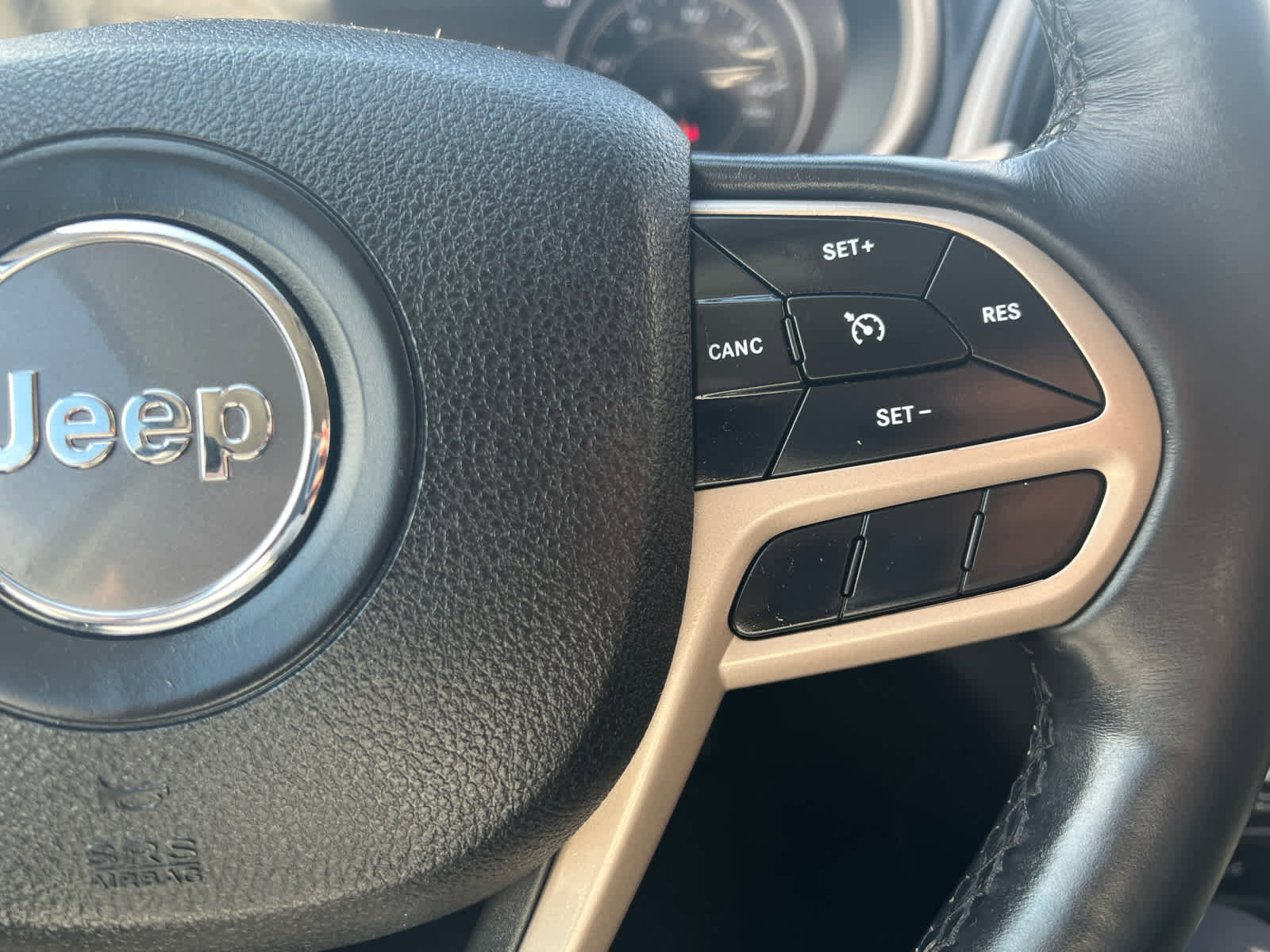 Used 2018 Jeep Cherokee Limited image 26
