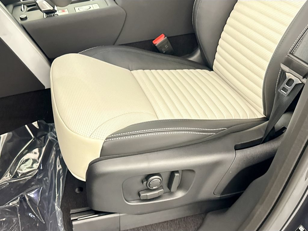New 2026 Land Rover Discovery S AWD/4WD image 19
