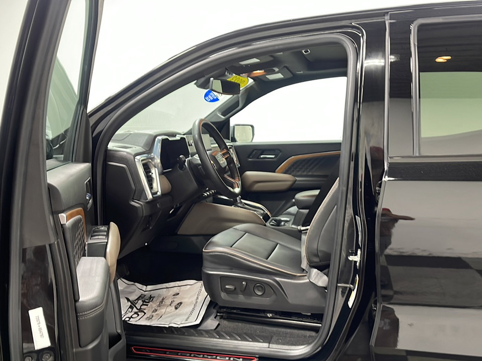 Used 2023 GMC Canyon Denali w/ Denali Black Edition AWD/4WD image 2