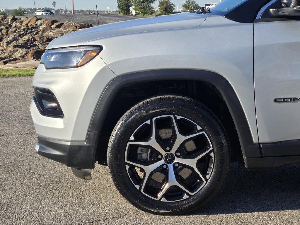 Used 2025 Jeep Compass Limited AWD/4WD image 8