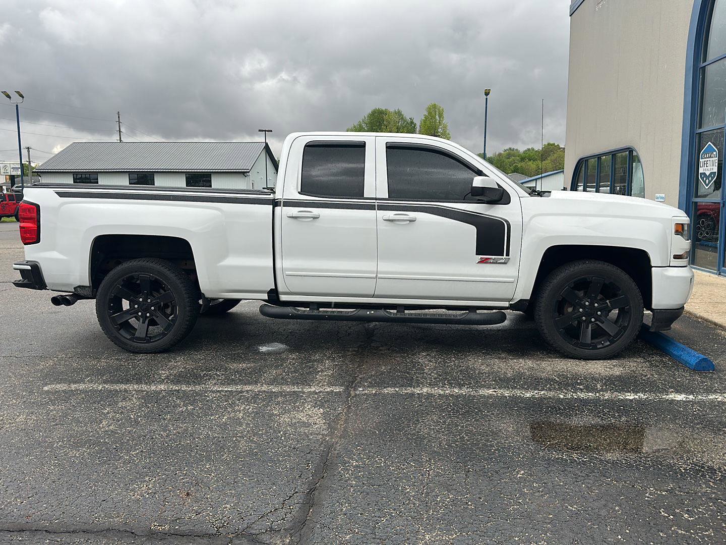 Used 2018 Chevrolet Silverado 1500 LT w/ Rally 2 Edition AWD/4WD image 4