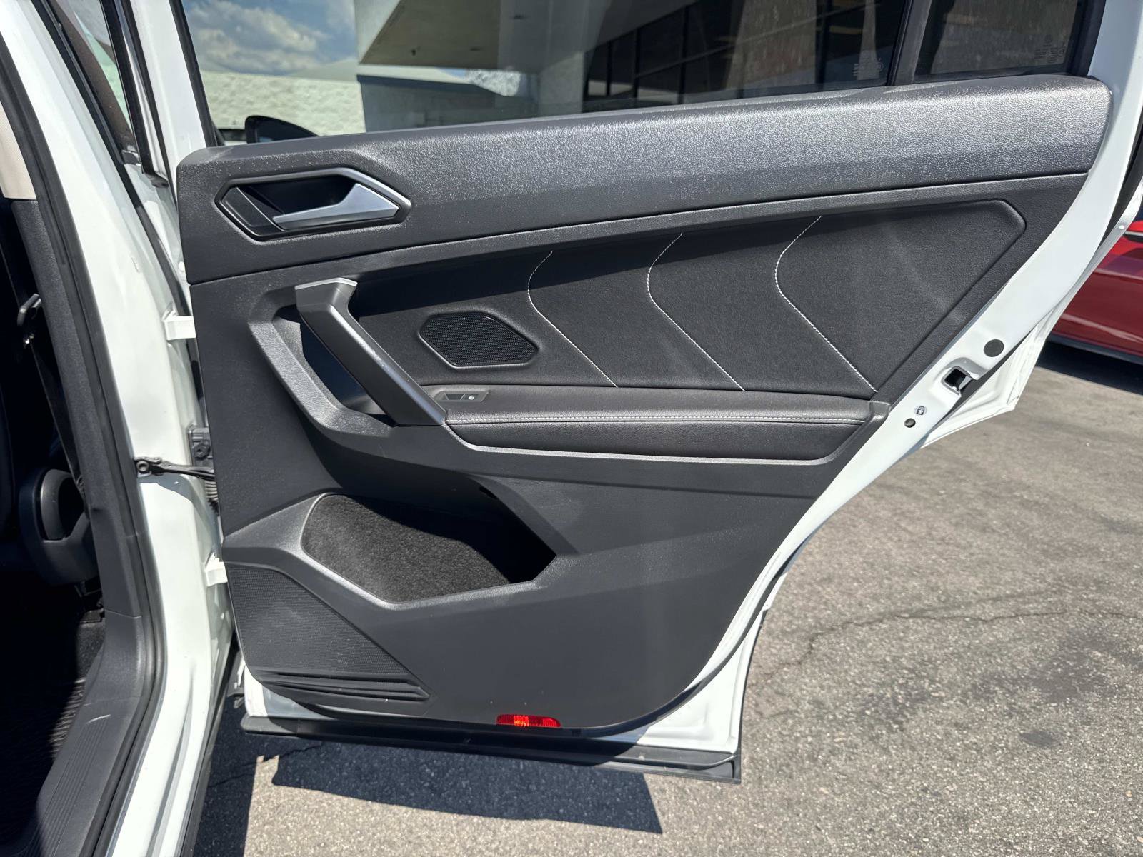 Certified 2023 Volkswagen Tiguan SE w/ Panoramic Sunroof Package FWD image 32