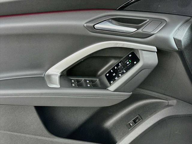Certified 2025 Audi Q5 Premium w/ Convenience Package AWD/4WD image 16