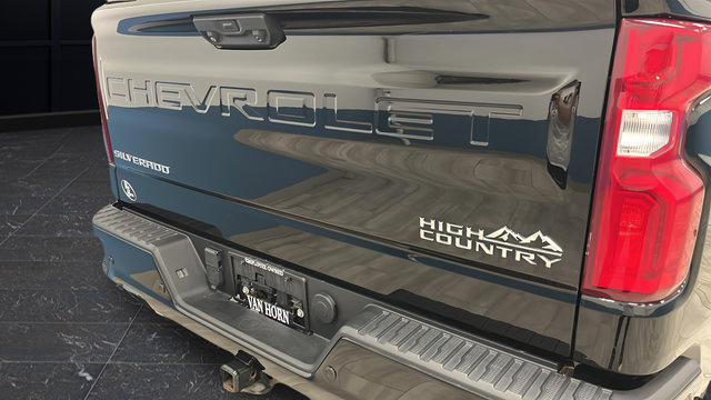 Used 2022 Chevrolet Silverado 1500 High Country w/ High Country Premium Package AWD/4WD image 41