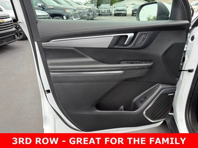 Used 2025 Buick Enclave Preferred FWD image 12