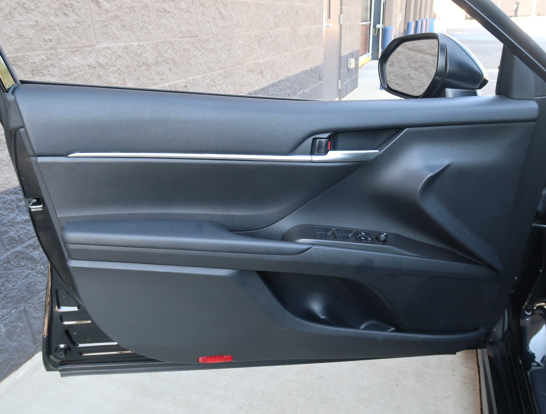 Used 2024 Toyota Camry SE w/ Convenience Package FWD image 16