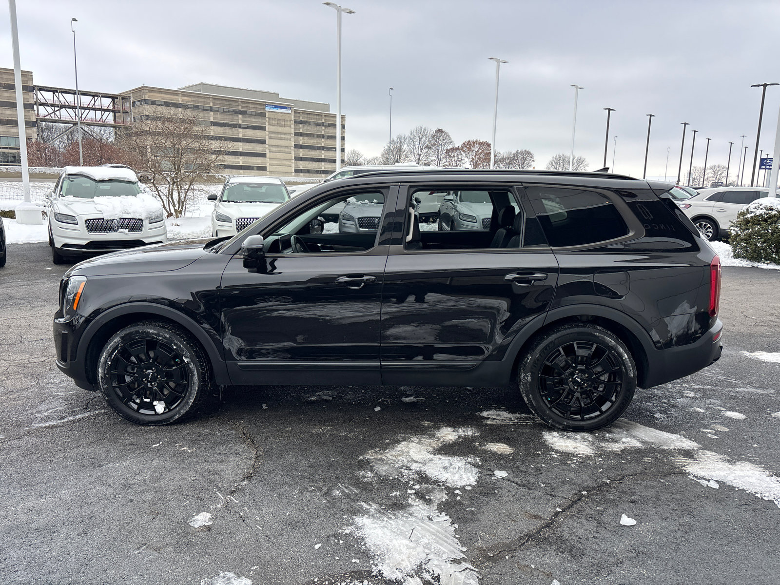 Used 2022 Kia Telluride SX w/ SX Prestige Package image 4