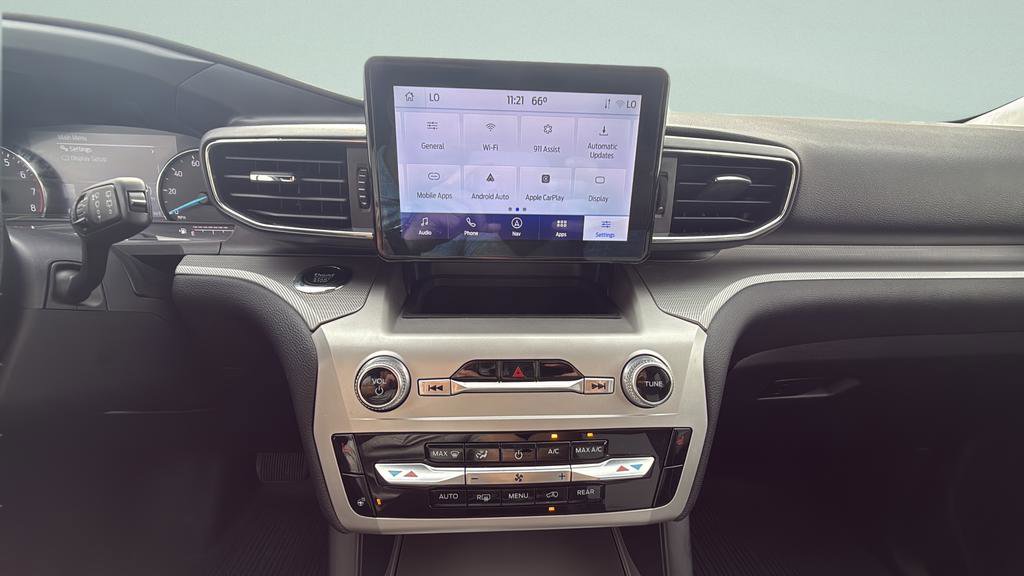 Used 2022 Ford Explorer XLT w/ Equipment Group 202A image 9