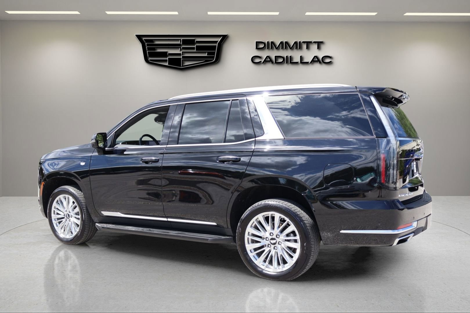 Used 2025 Cadillac Escalade Premium Luxury AWD/4WD image 3