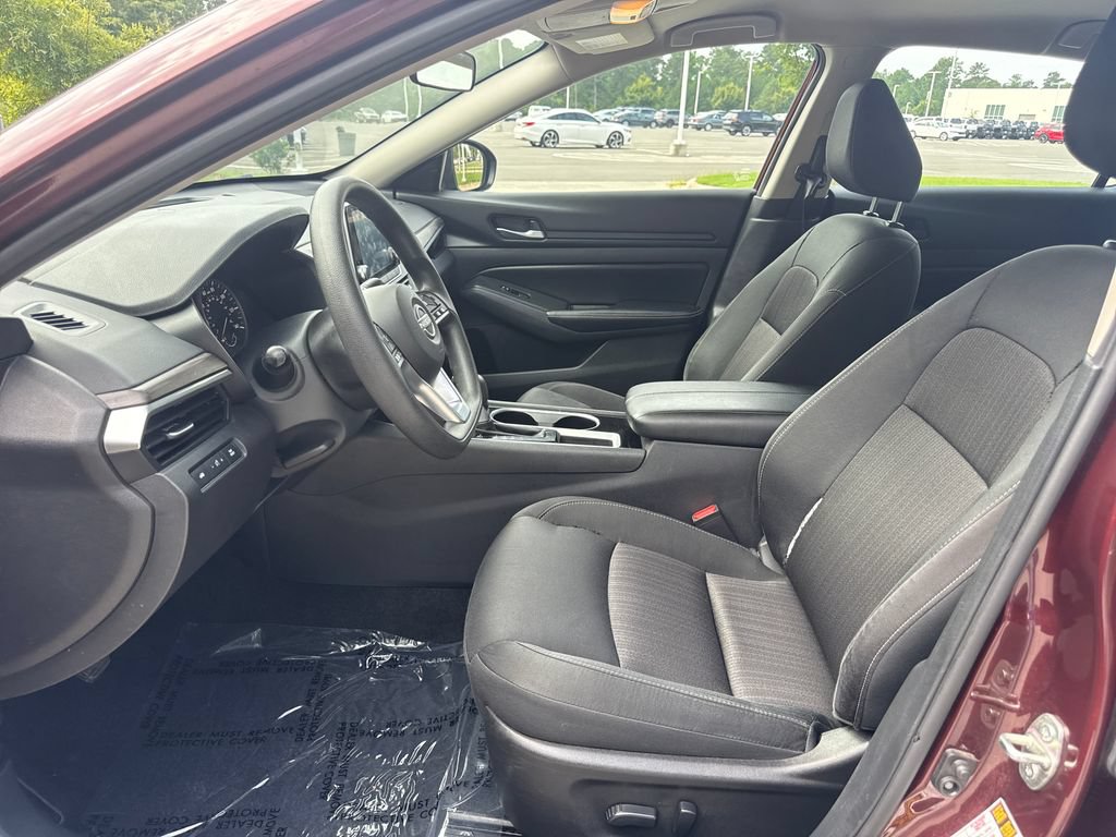 Used 2024 Nissan Altima 2.5 SV FWD image 12