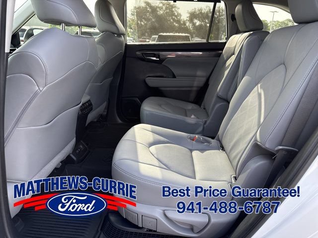 Used 2021 Toyota Highlander Platinum FWD image 12
