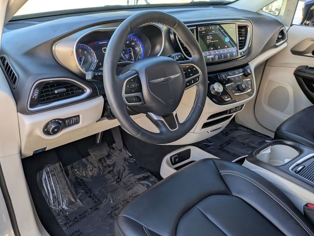 Used 2024 Chrysler Pacifica Touring-L FWD image 14
