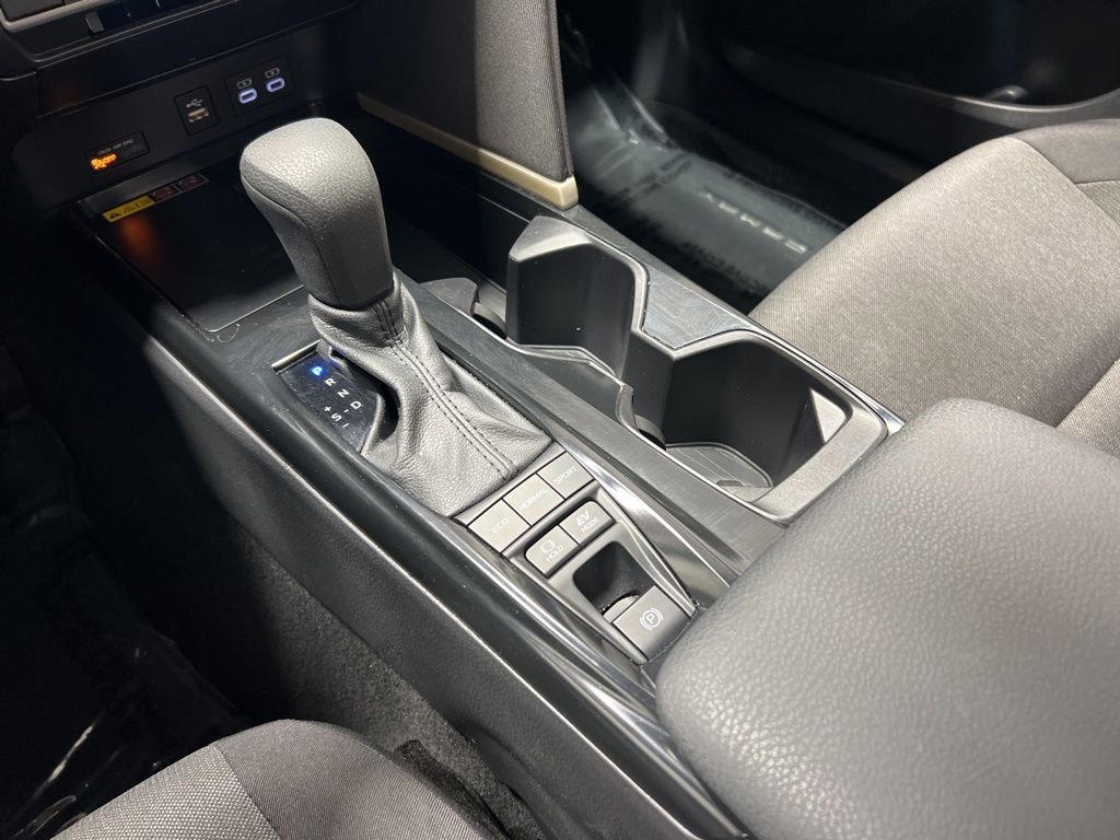 Used 2025 Toyota Camry LE image 40