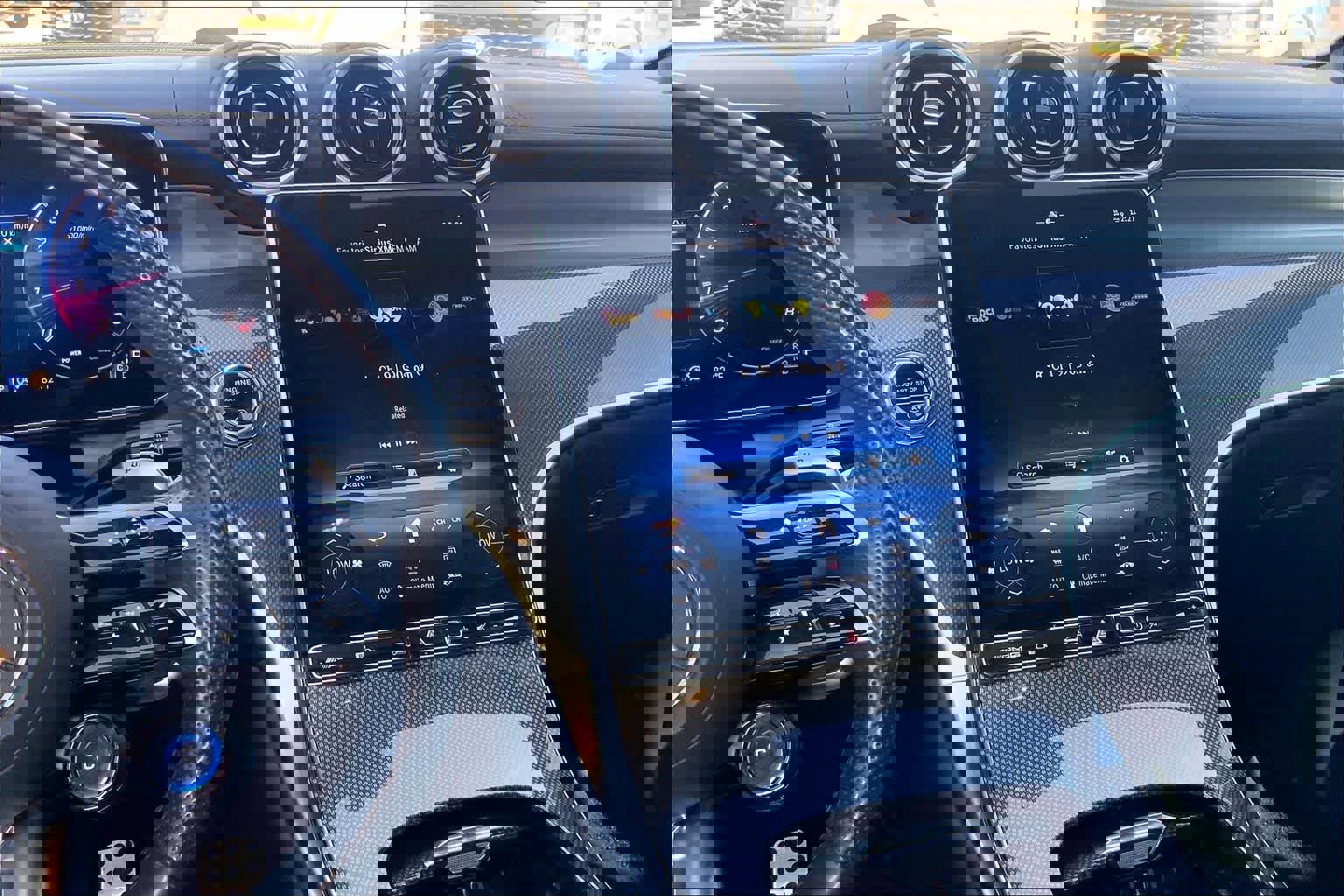 Used 2025 Mercedes-Benz GLC 43 AMG 4MATIC image 7