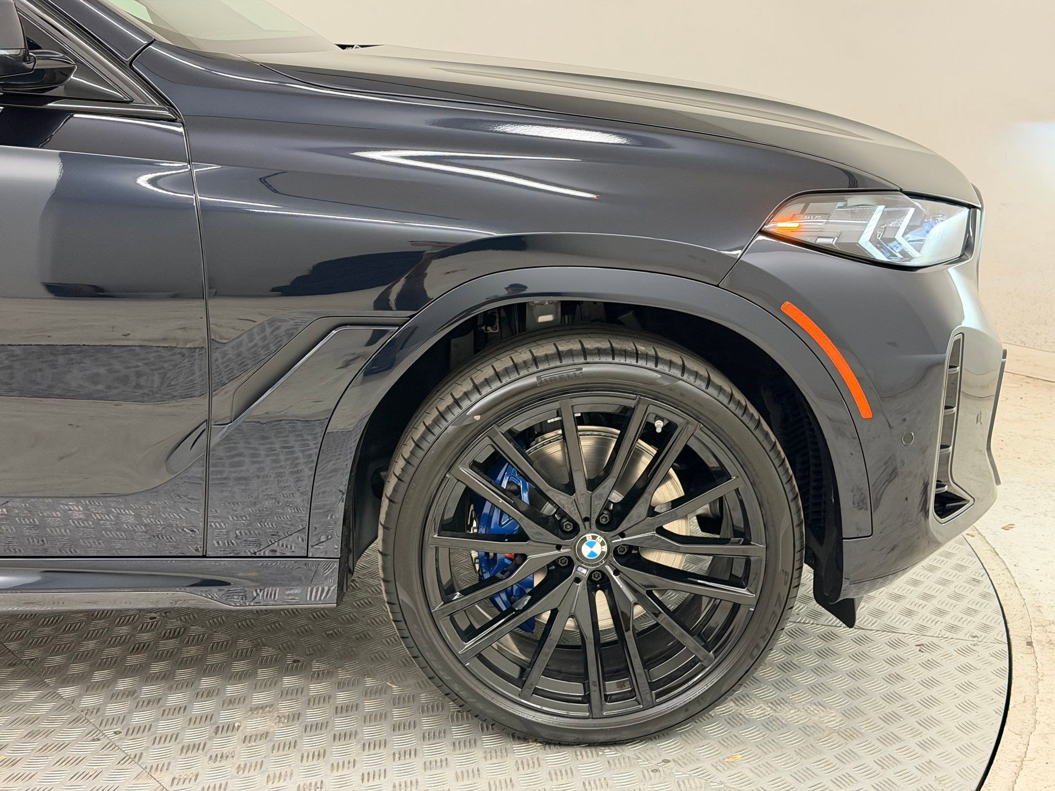 New 2026 BMW X6 xDrive40i w/ Climate Comfort Package image 11