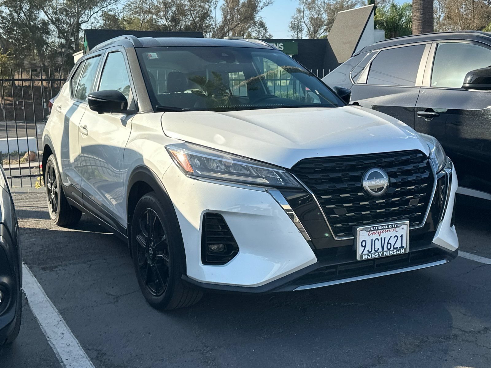 Used 2023 Nissan Kicks SR w/ SR Premium Package FWD image 2