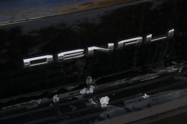 Used 2024 GMC Yukon XL Denali image 8