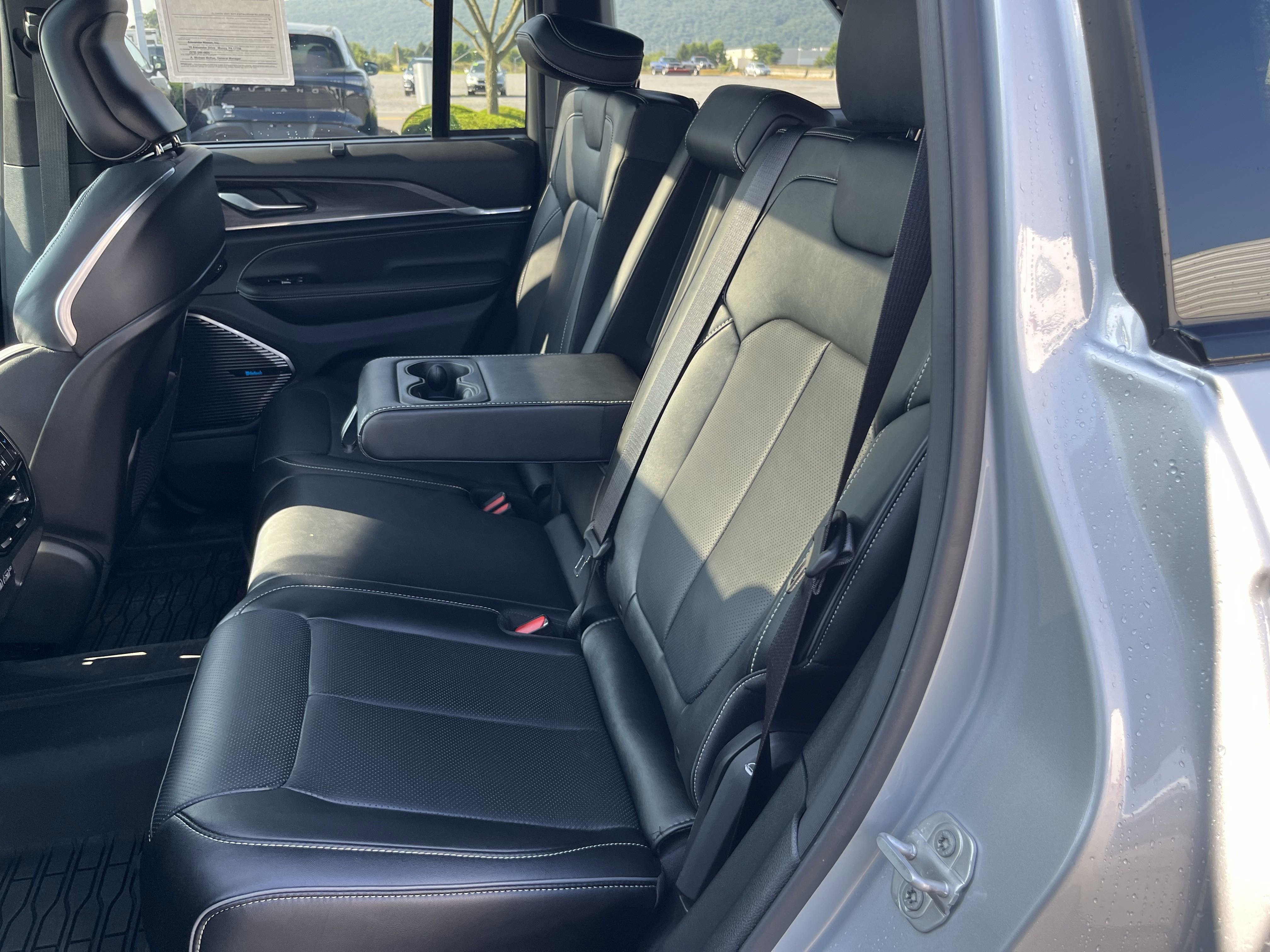 Used 2024 Jeep Grand Cherokee Overland w/ Advanced Protech Group III image 13