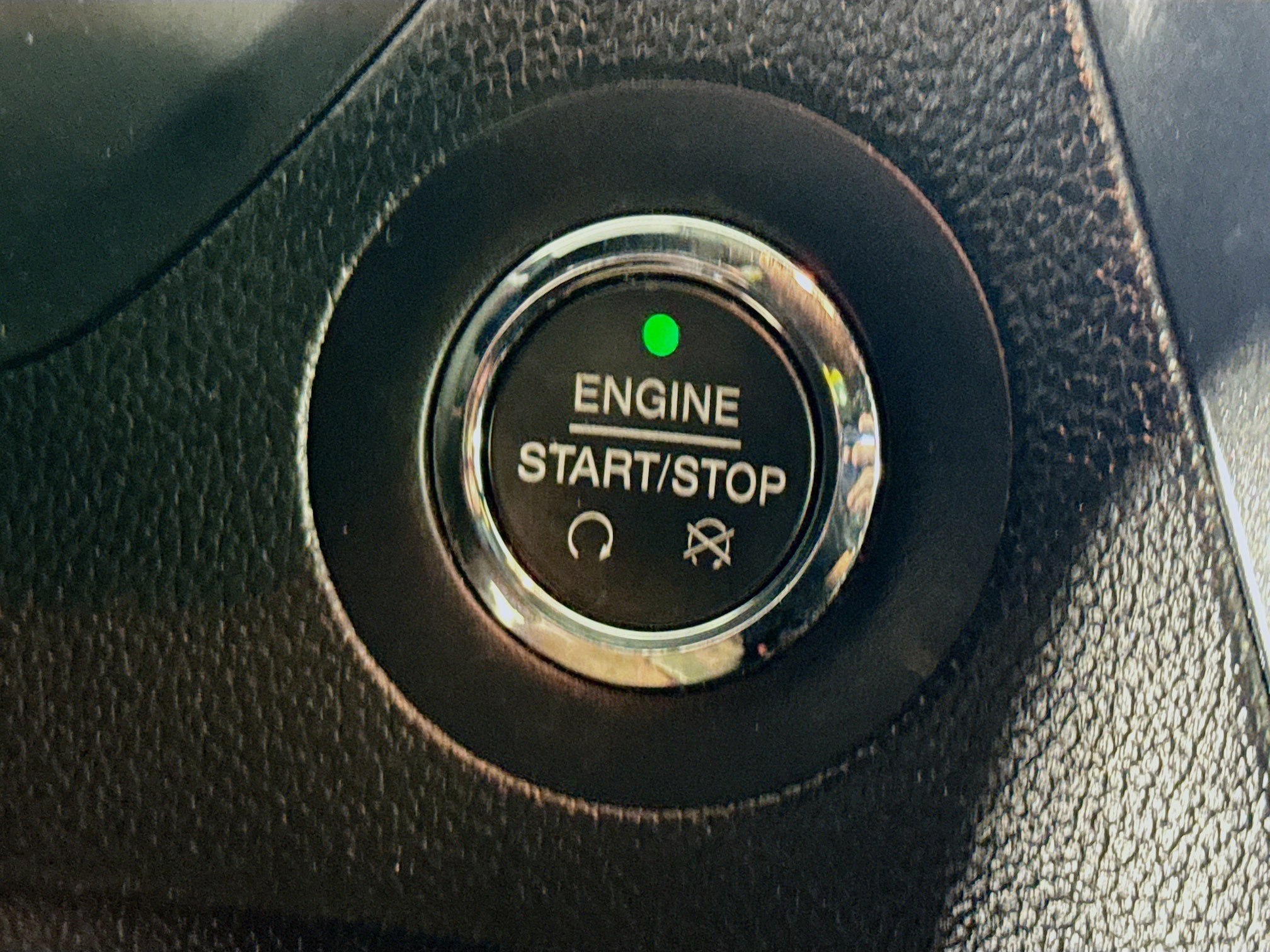 Used 2018 Ford Explorer XLT w/ Equipment Group 202A image 21