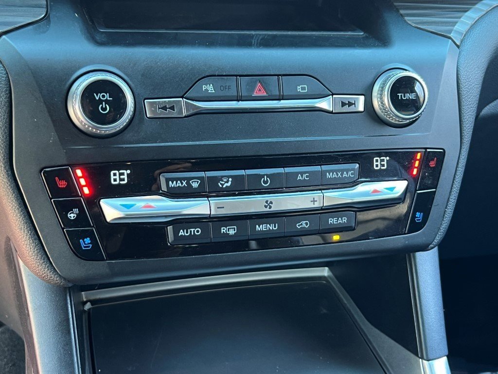 Used 2020 Ford Explorer Limited image 22