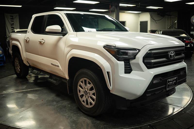 Used 2025 Toyota Tacoma SR5 AWD/4WD image 5