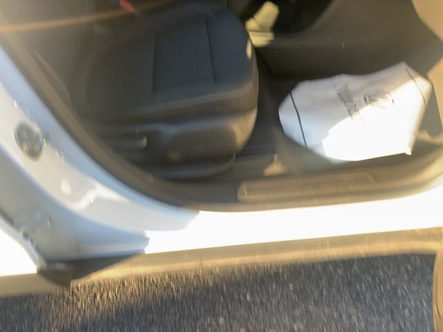 Used 2023 GMC Acadia SLE w/ Driver Convenience Package image 11