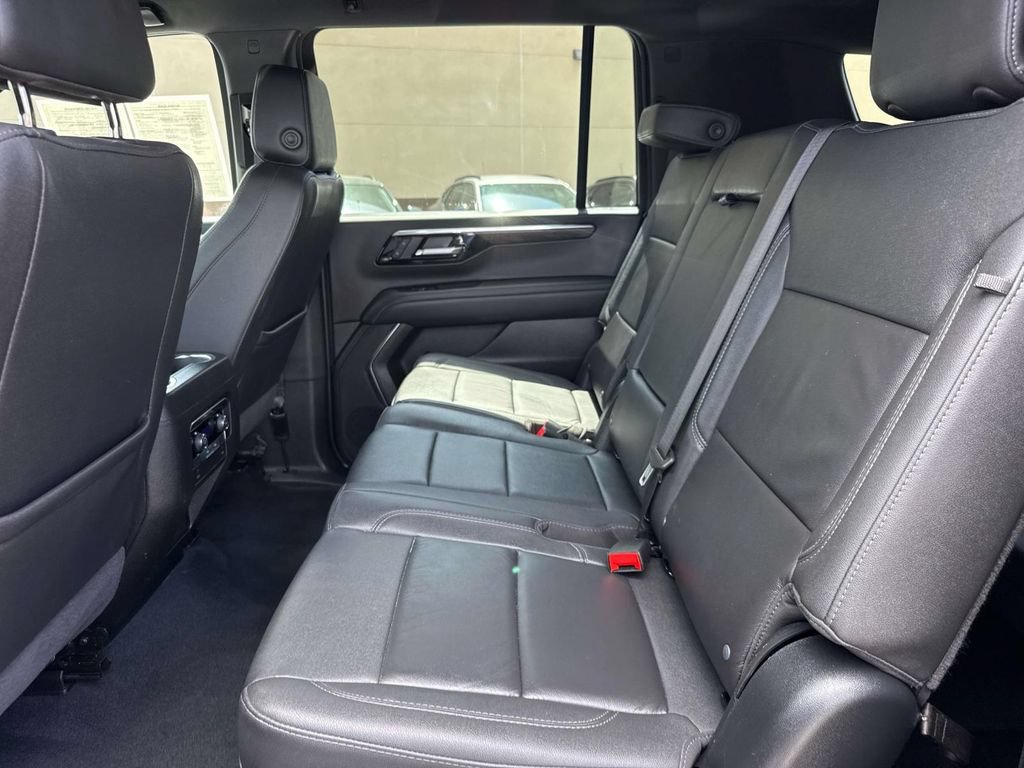 Used 2025 Chevrolet Suburban Z71 AWD/4WD image 10