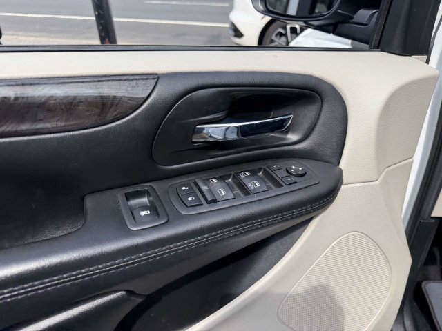 Used 2018 Dodge Grand Caravan SE w/ UConnect Hands-Free Group FWD image 15