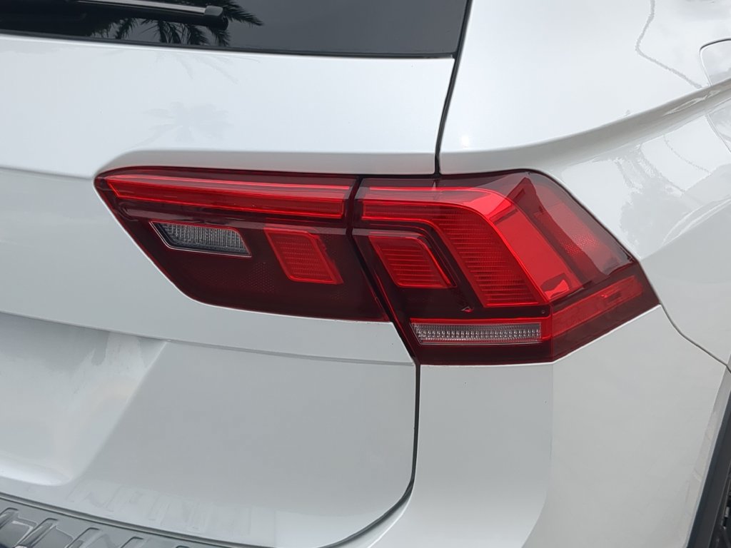 Certified 2023 Volkswagen Tiguan SE R-Line FWD image 8