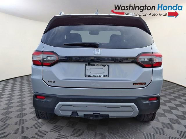 Certified 2025 Honda Pilot TrailSport image 5