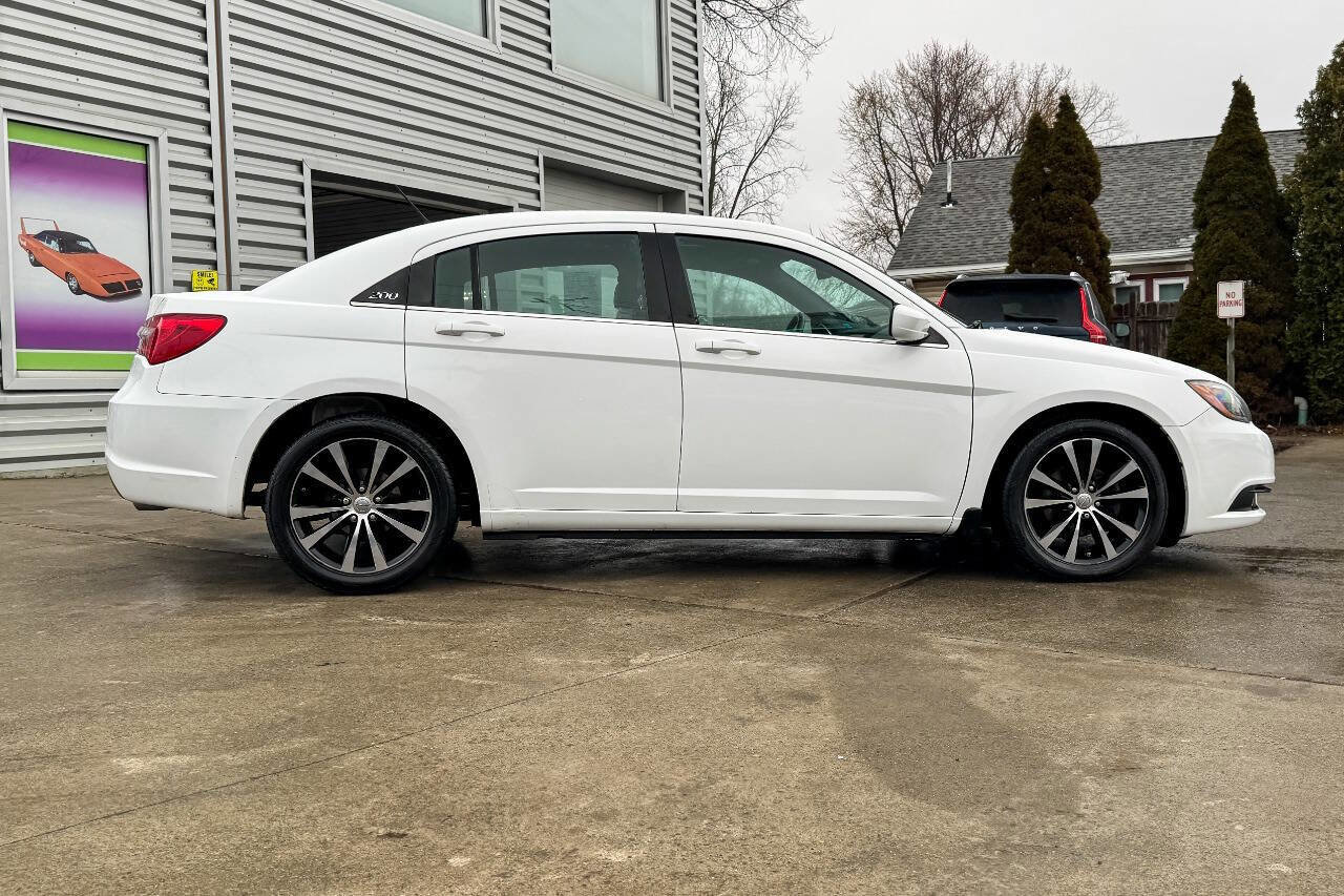 Used 2014 Chrysler 200 Touring w/ 200 S Group FWD image 2
