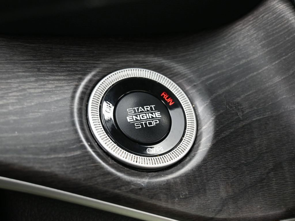 Used 2021 Jeep Grand Cherokee L Limited w/ Luxury Tech Group II image 32