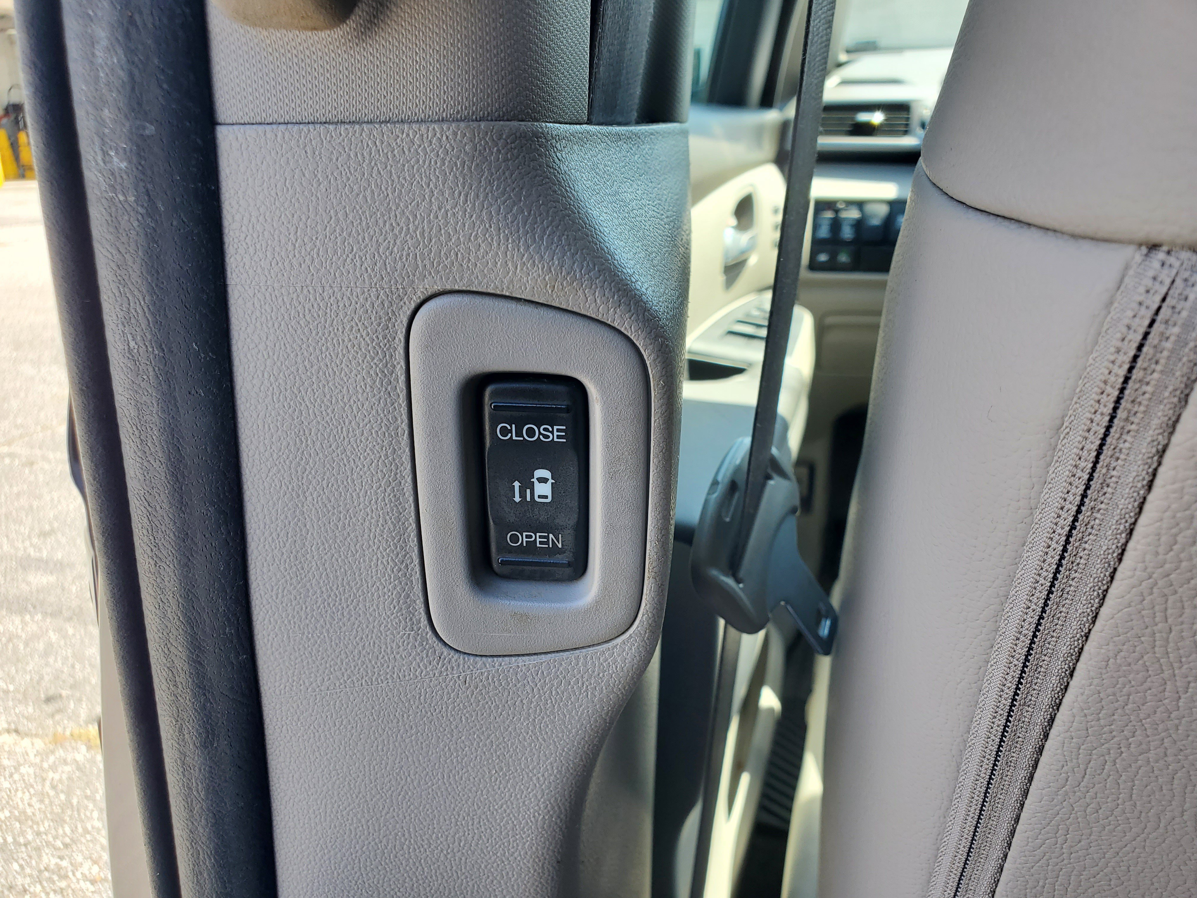 Used 2014 Honda Odyssey Touring image 13