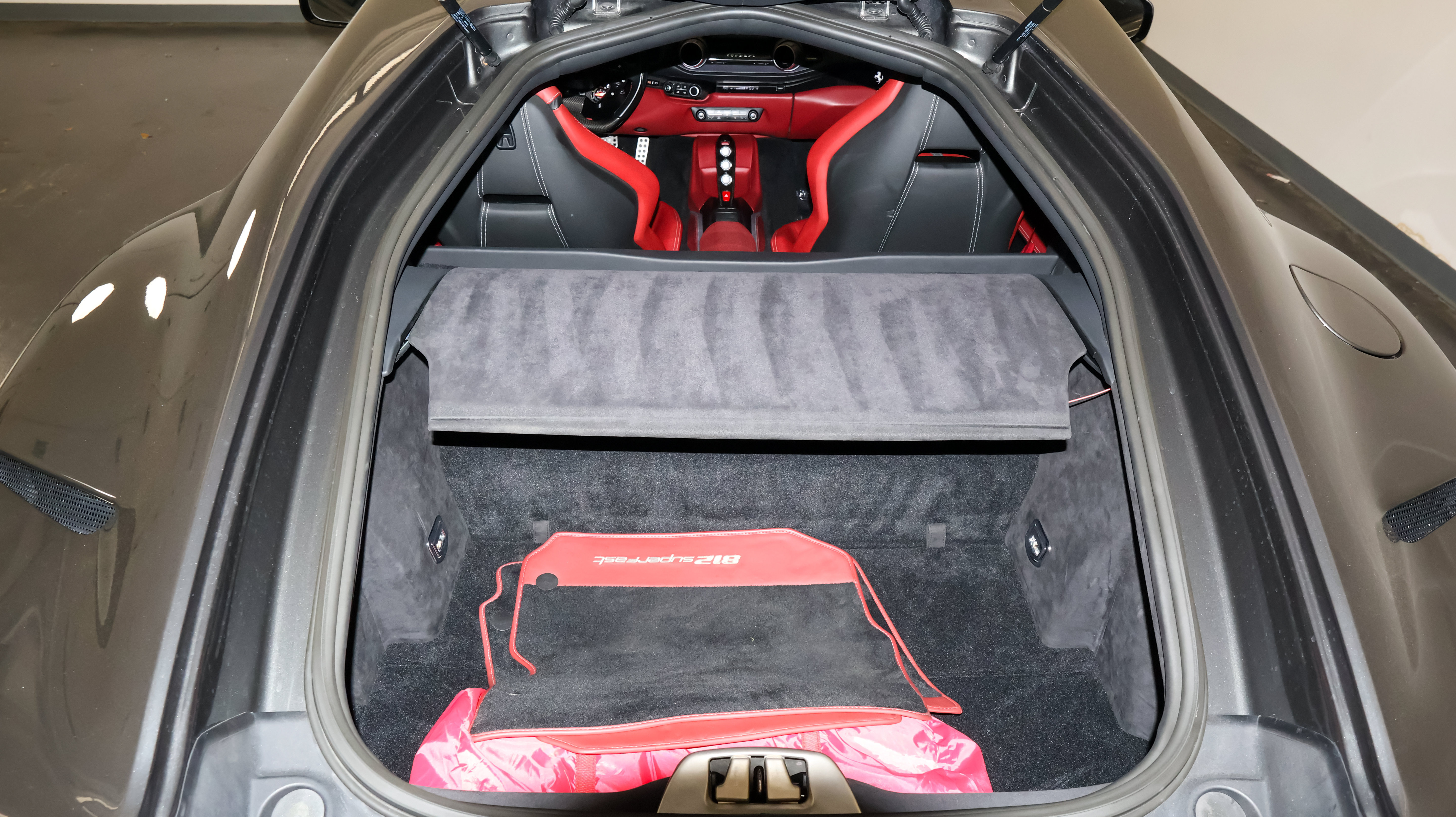 Used 2019 Ferrari 812 Superfast RWD image 11