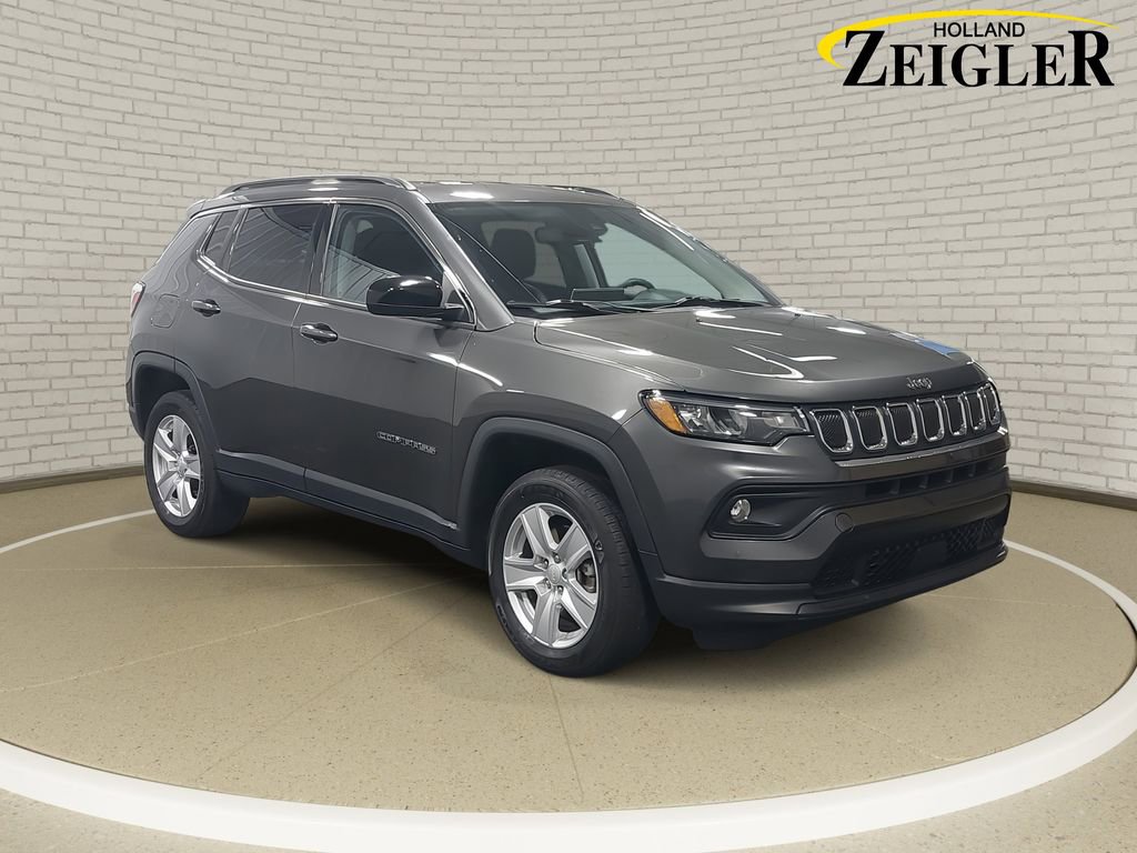 Used 2022 Jeep Compass Latitude image 3