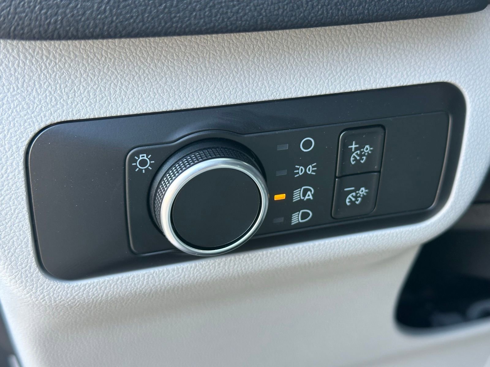 Certified 2025 Ford Escape Active FWD image 9
