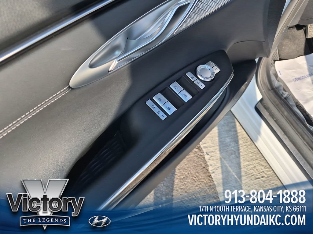 Used 2025 Genesis GV70 2.5T AWD/4WD image 13