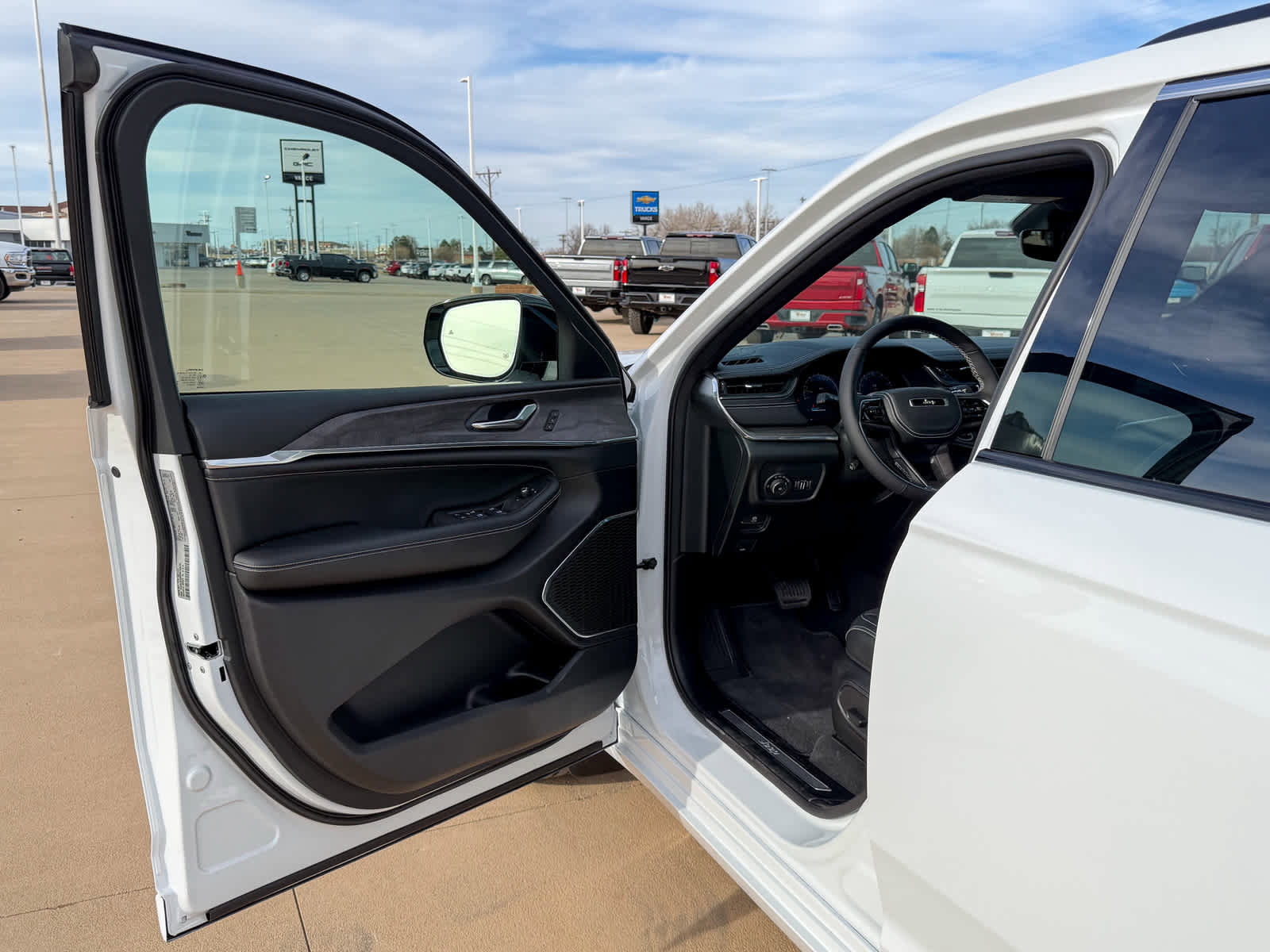 New 2025 Jeep Grand Cherokee L Overland w/ Rear Seat Video Group I image 17