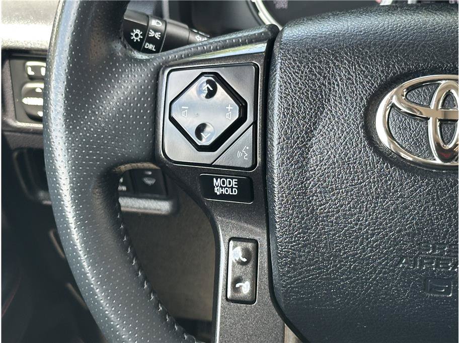 Used 2022 Toyota 4Runner TRD Off-Road Premium AWD/4WD image 22