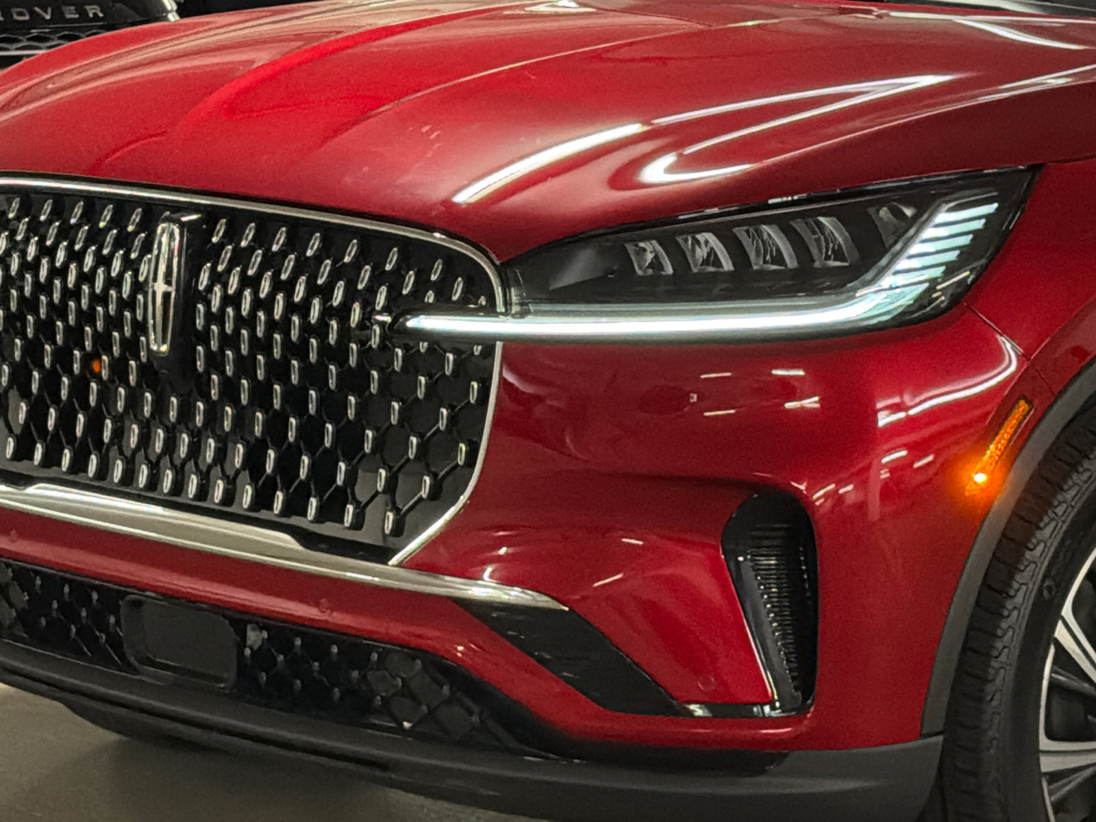 New 2027 Lincoln Aviator AWD image 2