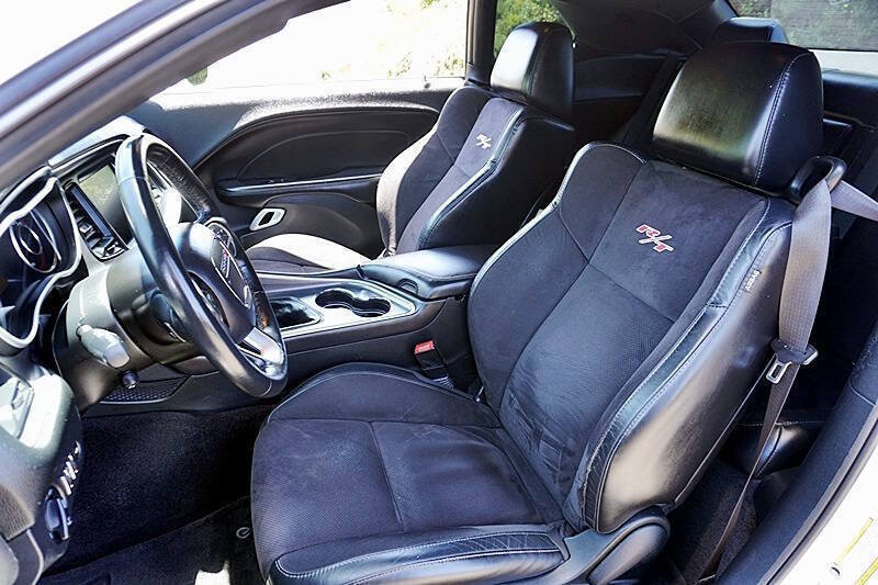 Used 2015 Dodge Challenger R/T Scat Pack w/ Scat Pack Appearance Package RWD image 17