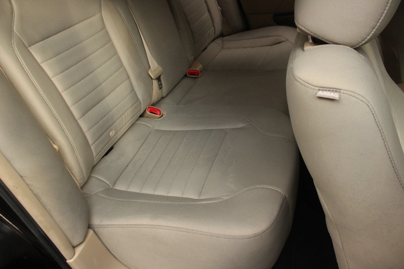 Used 2016 Ford Taurus SE FWD image 23