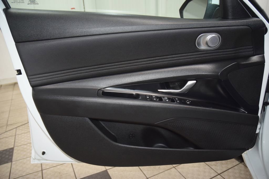 Used 2022 Hyundai Elantra SEL w/ Convenience Package FWD image 35