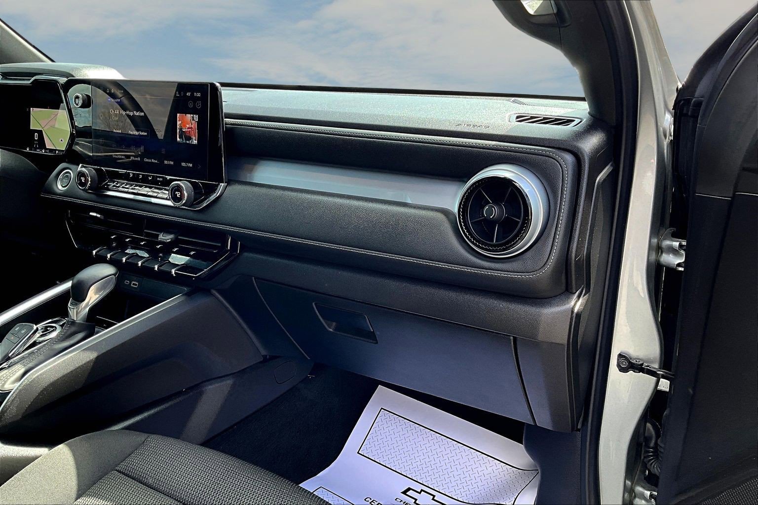 Used 2024 Chevrolet Colorado LT w/ LT Convenience Package image 18
