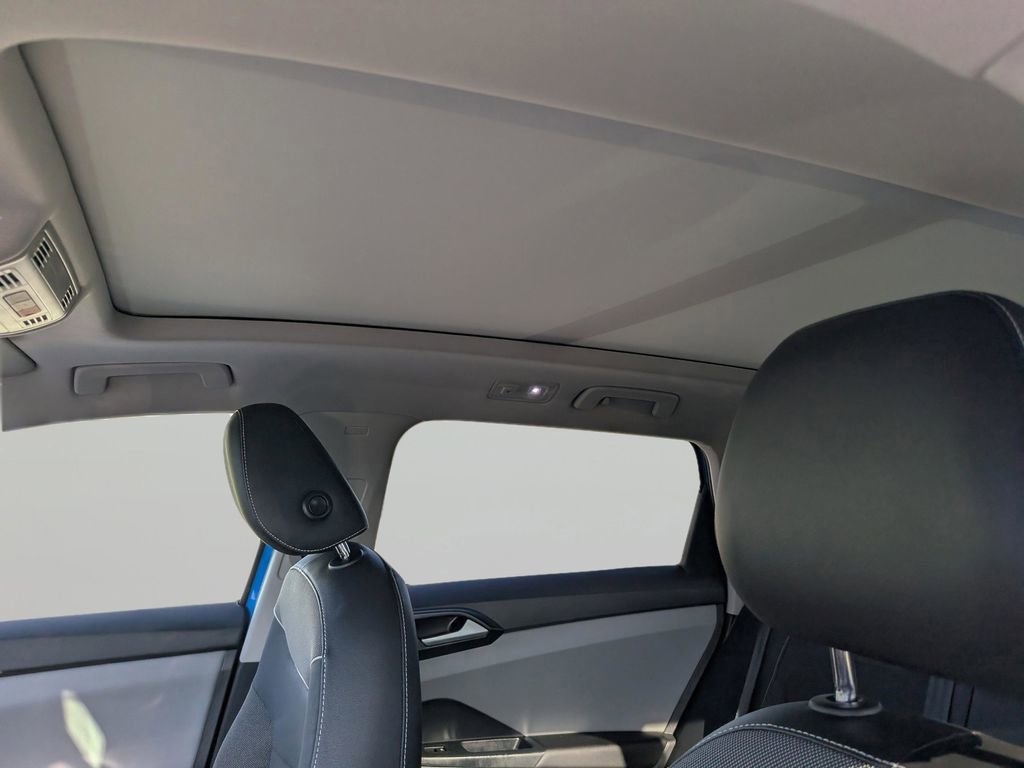 Certified 2023 Volkswagen Taos SE w/ Panoramic Sunroof Package FWD image 17