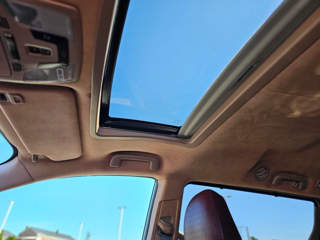 Used 2019 Toyota Sienna XLE w/ XLE Navigation Package image 30