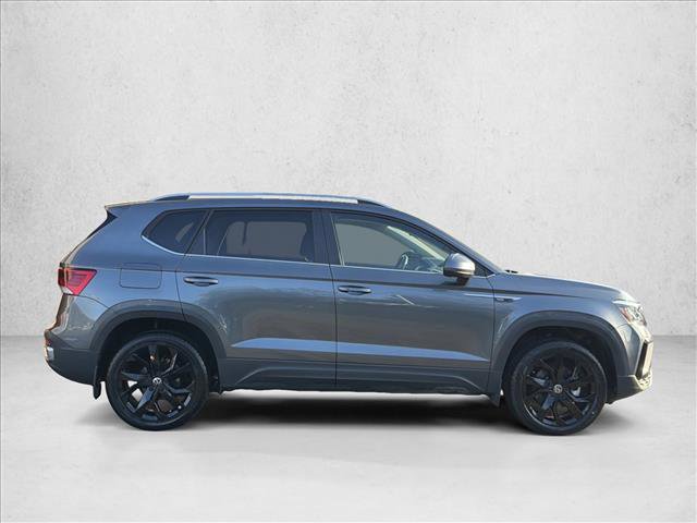 Used 2023 Volkswagen Taos SE image 4